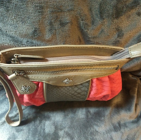 Vera Wang large wristlet/ handbag NWOT - Picture 6 of 6